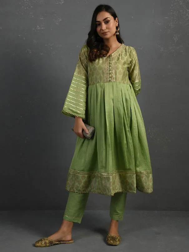 Green Box Pleated Block Printed Handwoven Chanderi Kurta With Pants (Set of 2)