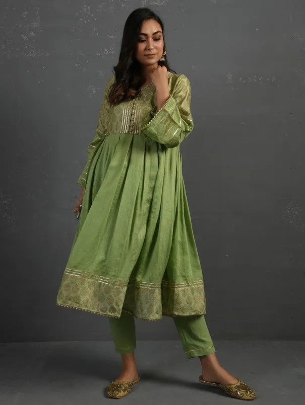 Green Box Pleated Block Printed Handwoven Chanderi Kurta With Pants (Set of 2)